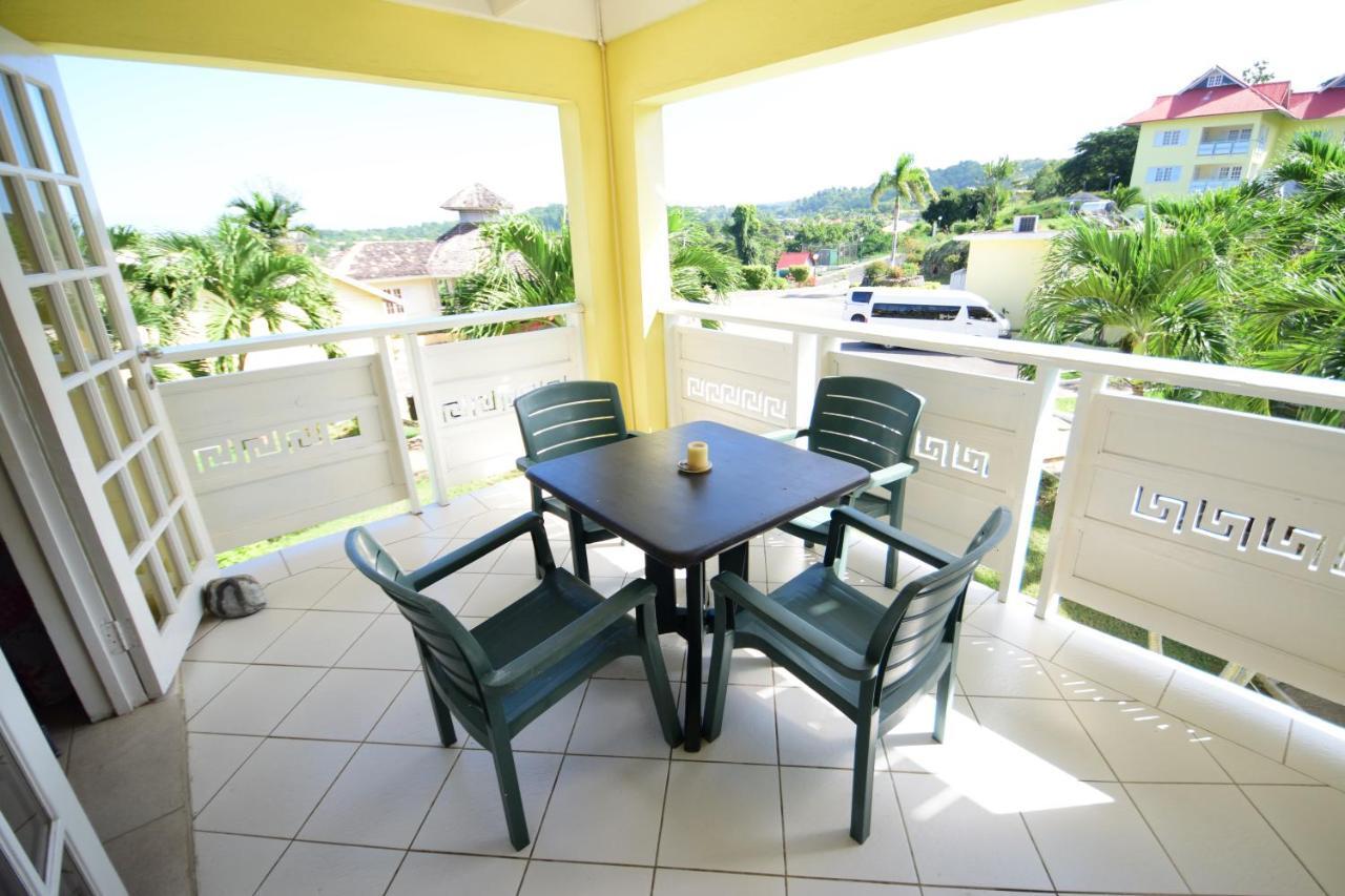 River Side Apt 9 @ Mystic Ridge. Ocho Rios Buitenkant foto