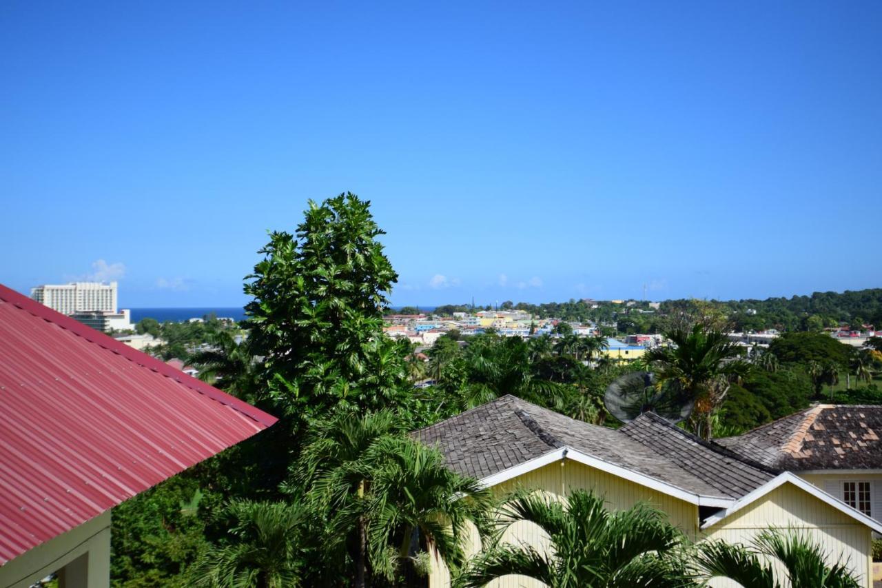 River Side Apt 9 @ Mystic Ridge. Ocho Rios Buitenkant foto